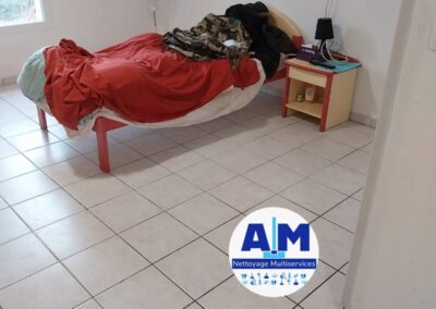 Remise en état complet d'une maison par A.M Nettoyage Multiservices, entreprise de nettoyage. Élimination des taches tenaces et de la saleté incrustée sur les sols, assainissement complet de la salle de bain, nettoyage et remise en état de la cuisine et lieu de séjour.